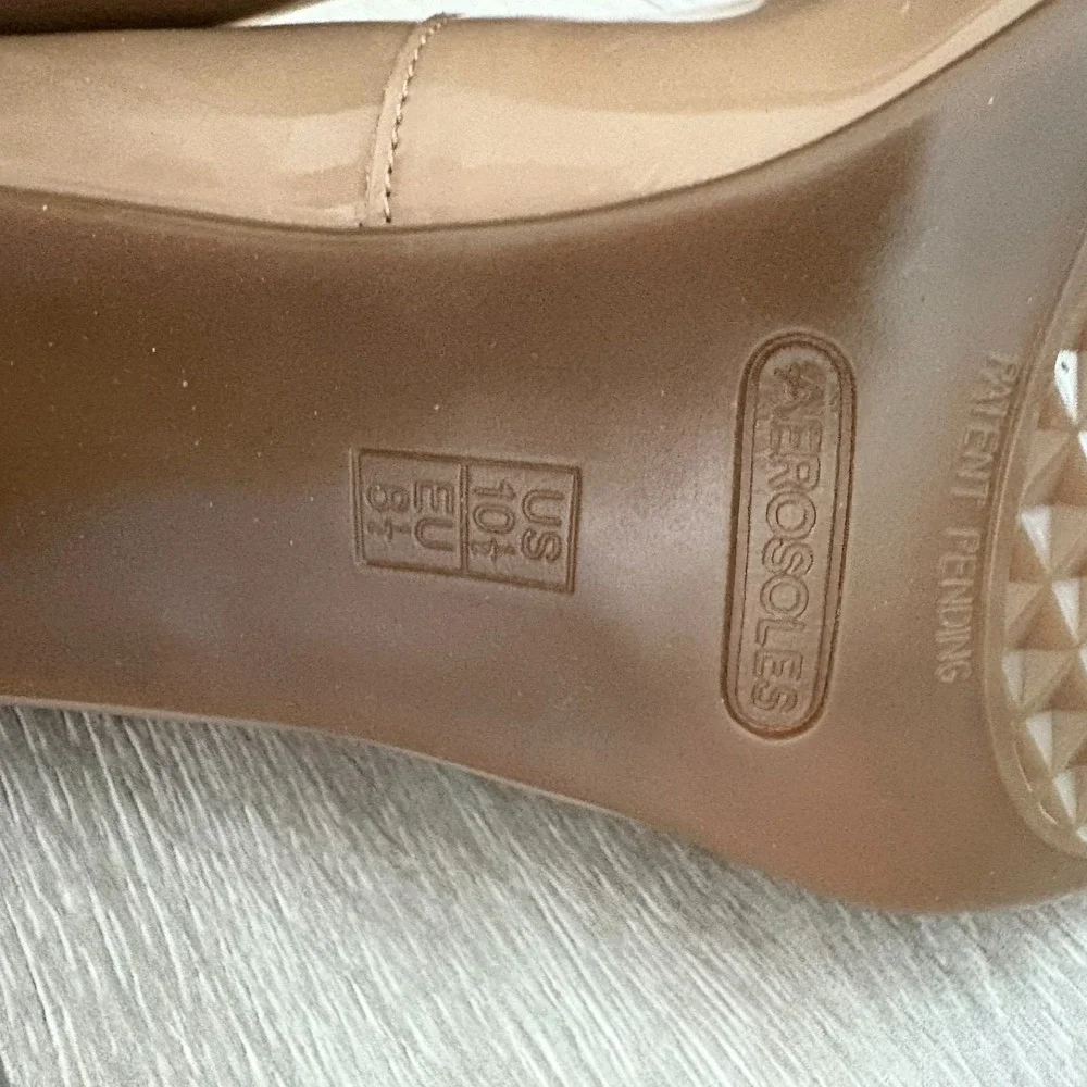 NEW Aerosoles Womens Beige Tan Patent Leather Major Role Dress Pump Heels 10.5M